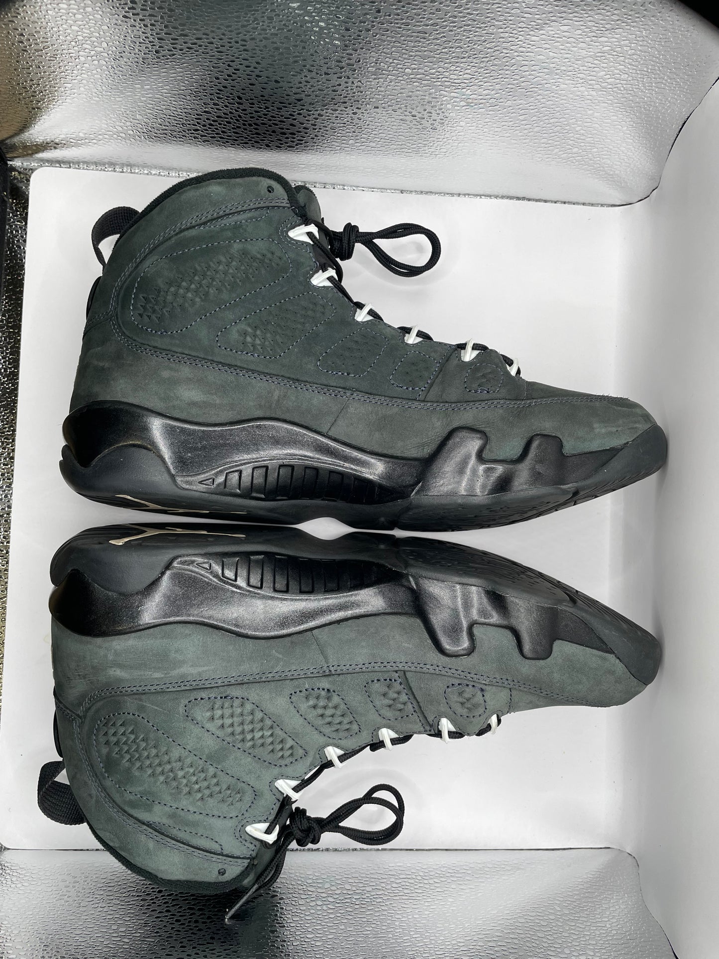 Jordan 9 “Anthracite” sz 11