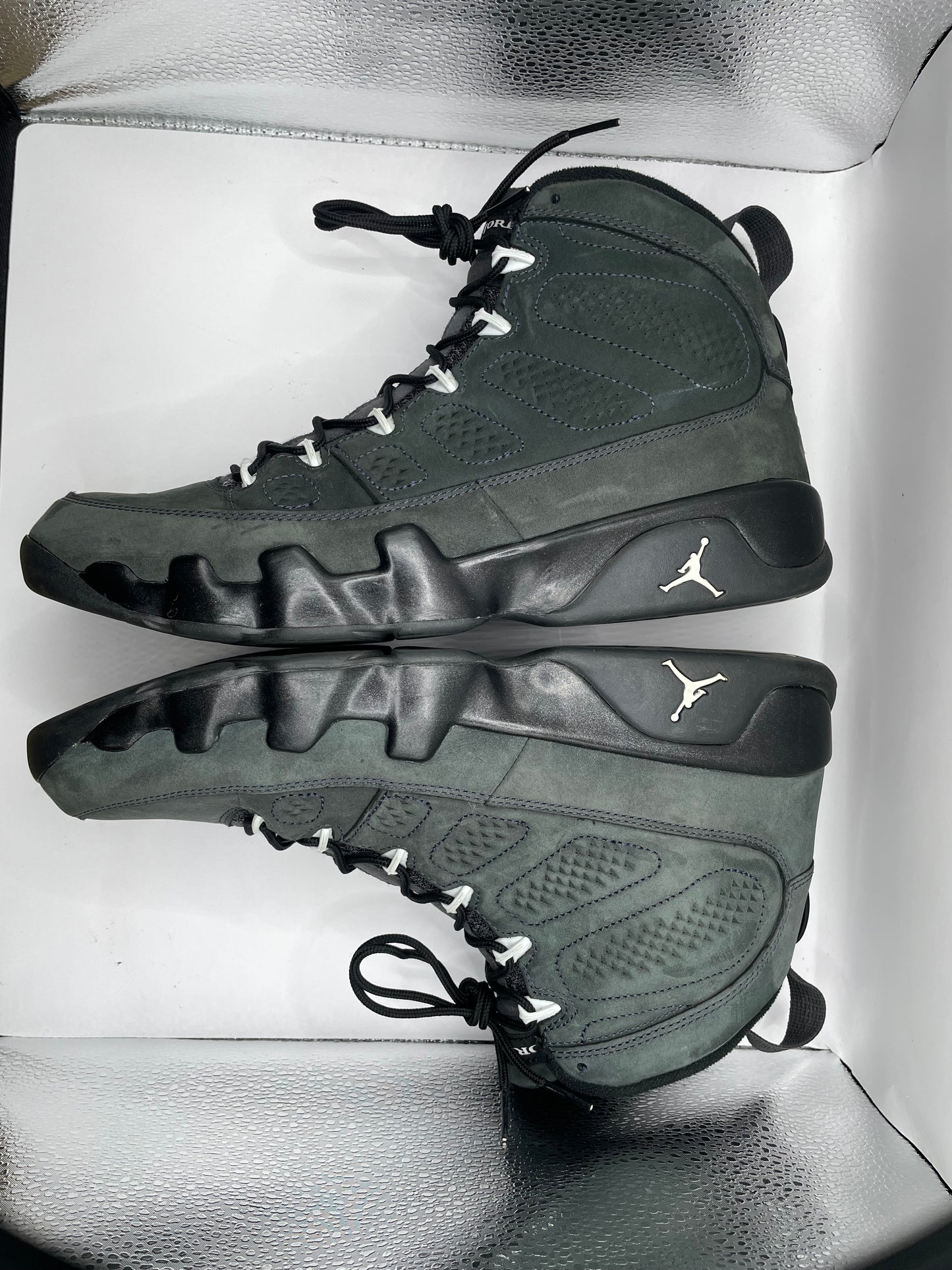 Jordan 9 “Anthracite” sz 11